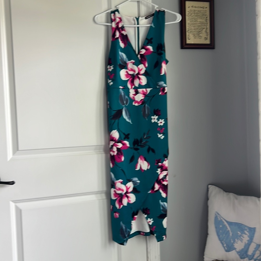 Venus belted floral dress never worn